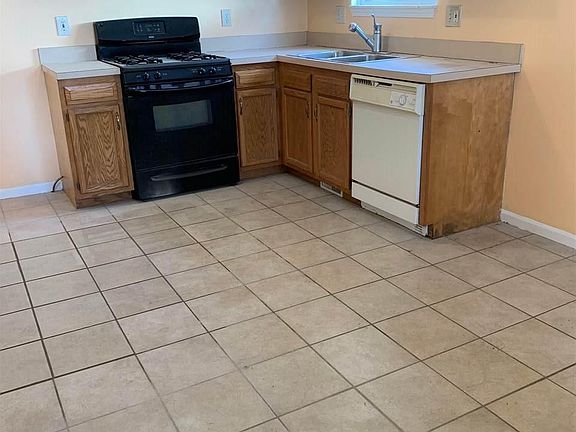 3rd image of 25175 Leach St