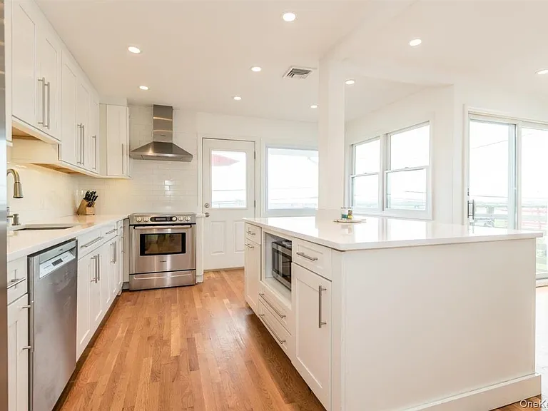 381 Lido Blvd — Photo 8