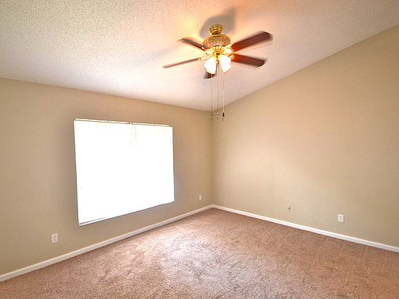 5th image of 210 Kelly Cir