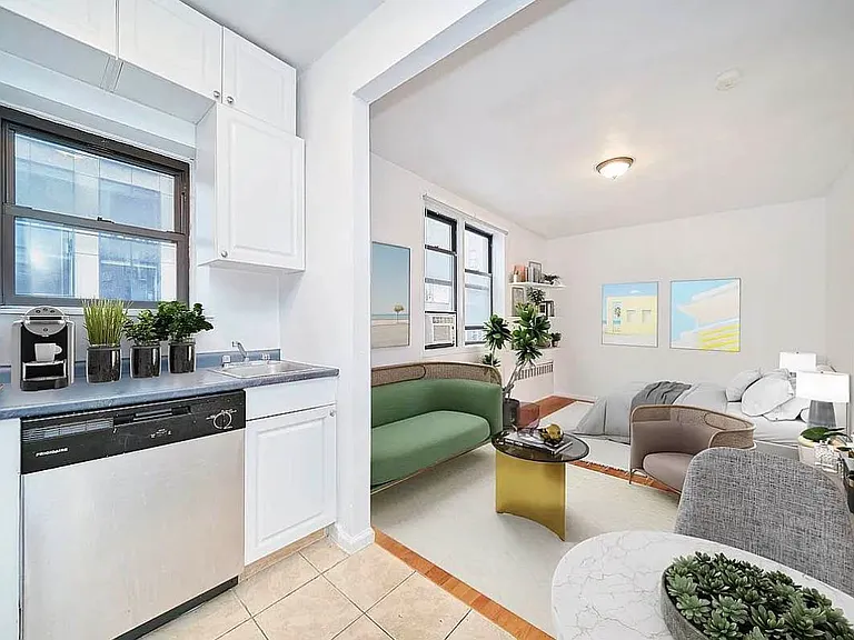 100 Lexington Ave #2C — Photo 1