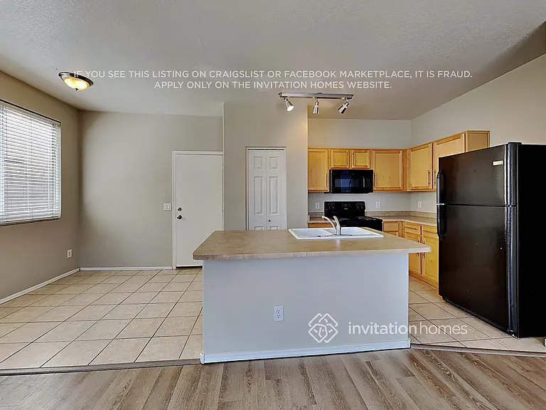 1515 E Sheraton Ln — Photo 7