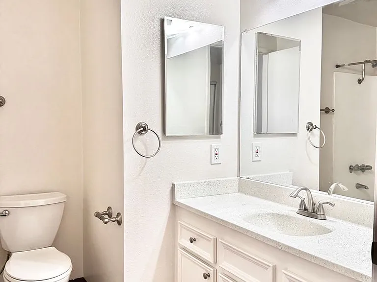 Lake Meadows Apartments — Photo 7