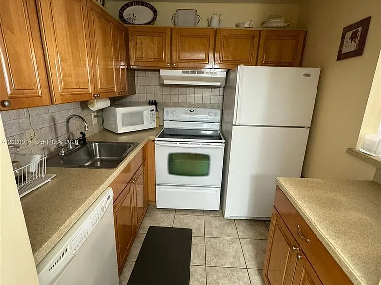 221 Kent M #221 — Photo 21