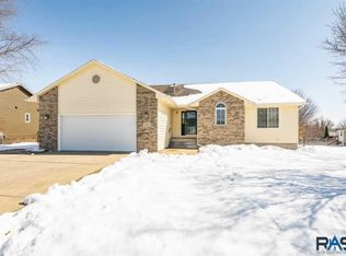 1716 S Paisley Ln, Sioux Falls, SD 57106
