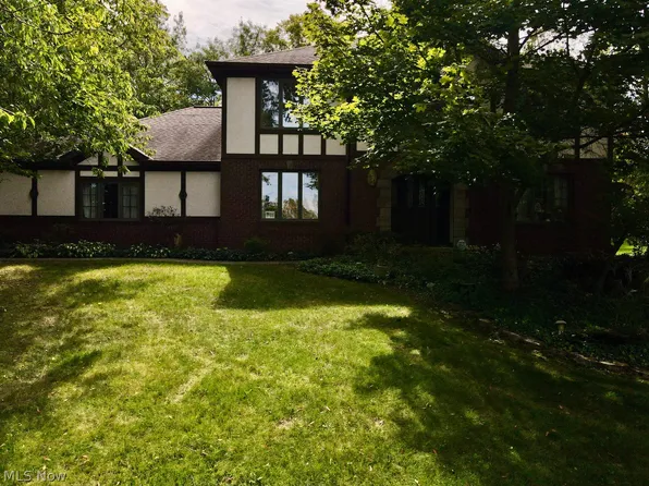 2450 Parkridge Dr, Hinckley, OH 44233