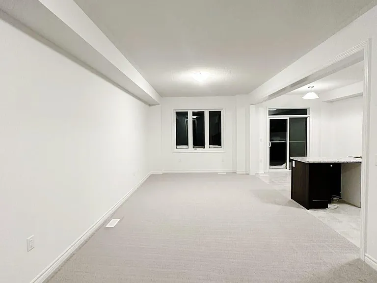 100 Stocks Ave — Photo 3