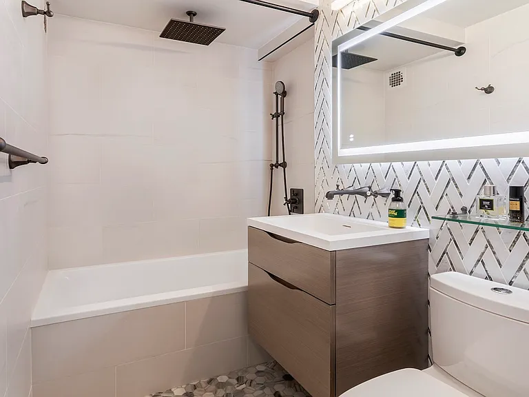 430 W 34th St #16F — Photo 7
