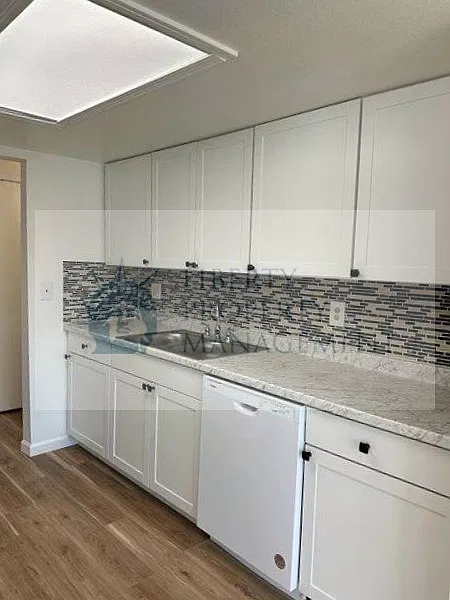 3 bed, 1254 sqft, $1,695 — Photo 2