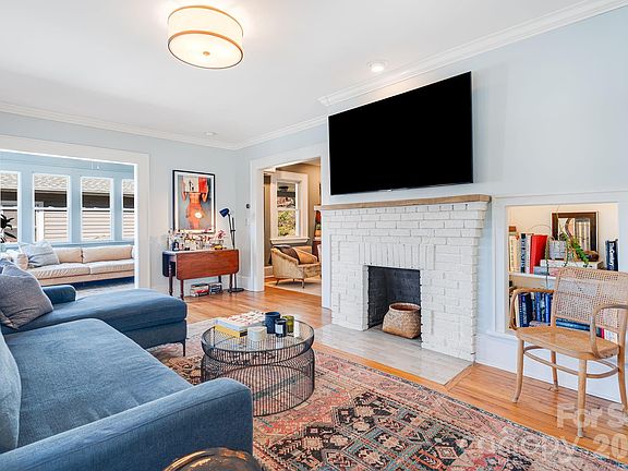 5th image of 22 Kenilwood Pl