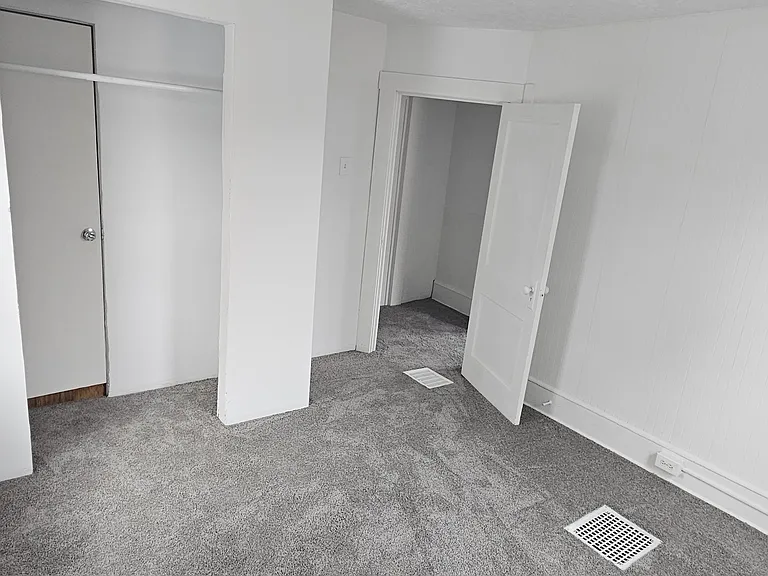 126 W Liberty St #B — Photo 8