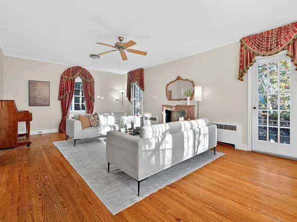 7 Roosevelt Terrace image 5 of 49