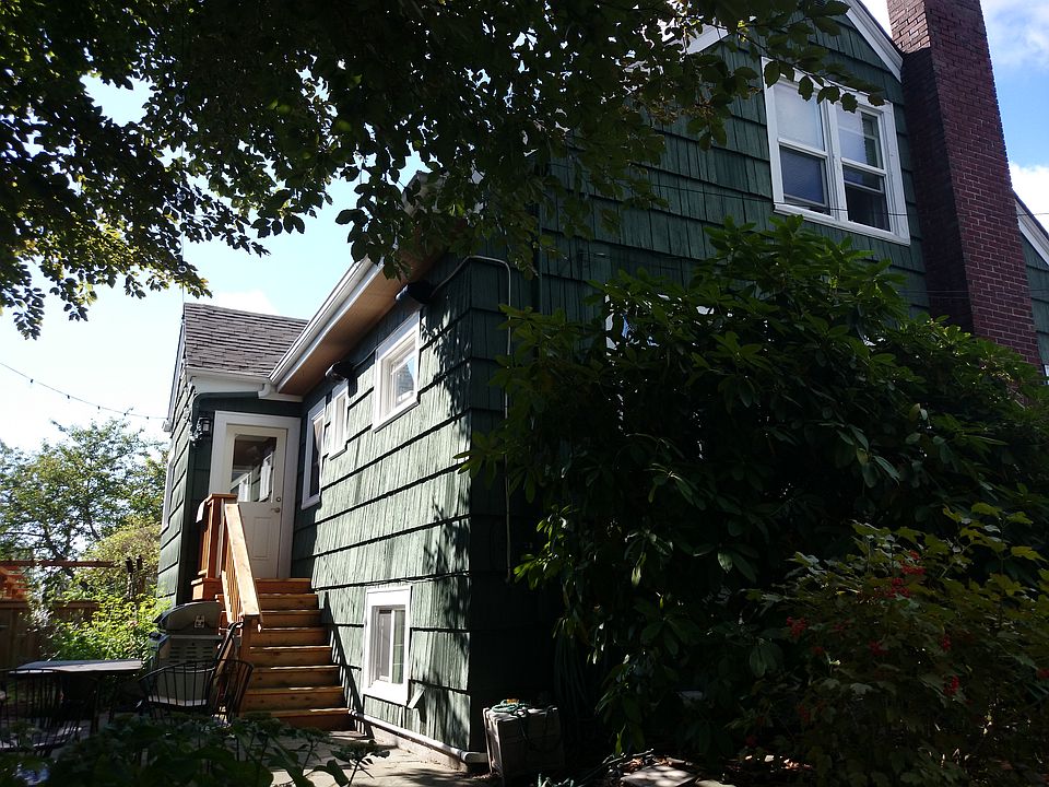 2nd image of 3115 NE 65th St