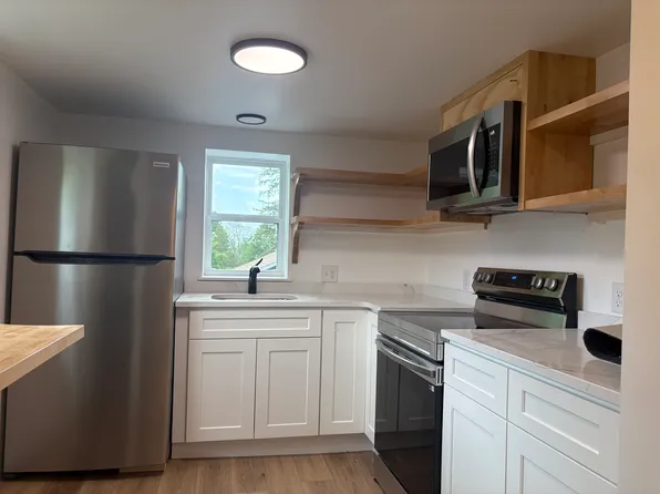 469 Amherst St APT 3F, Manchester, NH 03104