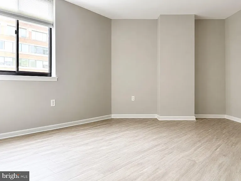 1001 N Randolph St #502 — Photo 8