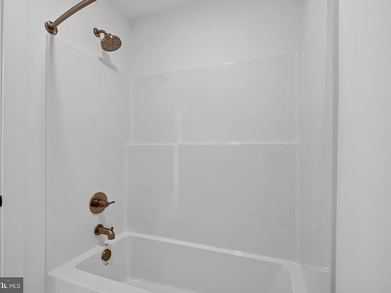 1490 Thurston Rd — Photo 41