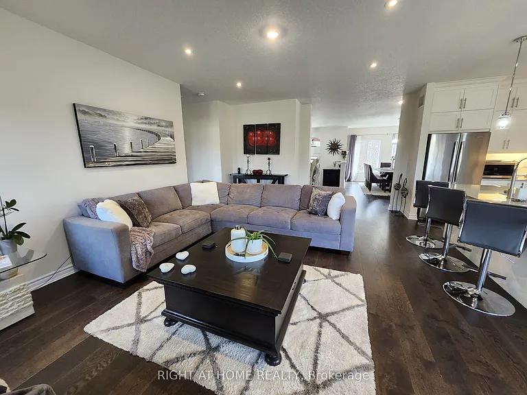 84 Diamond Valley Dr — Photo 25