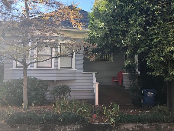 3rd image of 519 Bellevue Ave E