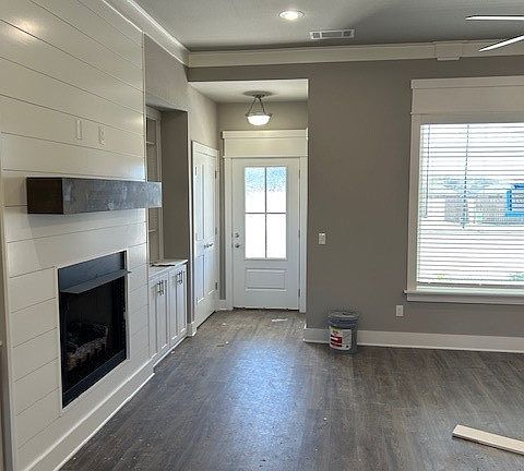 3rd image of 651 Blunt Ave