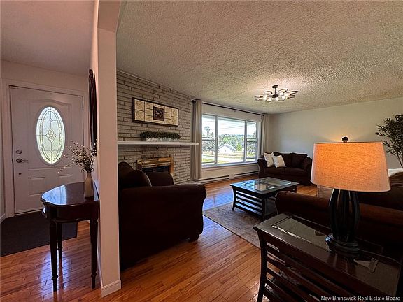 2nd image of 13 Woodward Cres