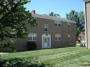 8153 Whitburn Dr APT 101, Clayton, MO