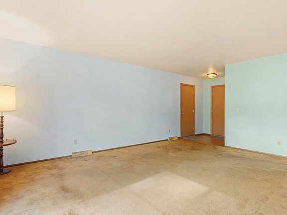 3rd image of 5509 Meadowood Dr