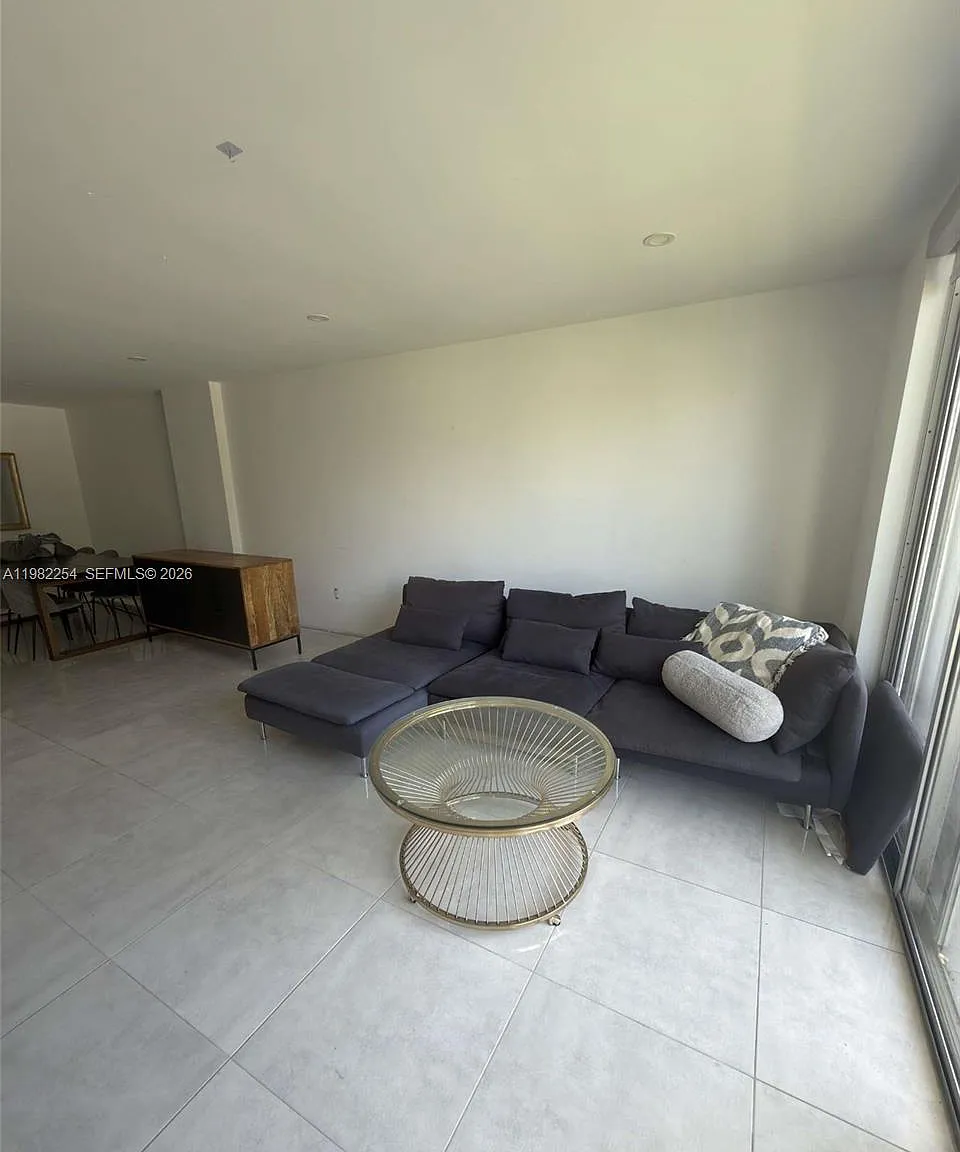 Admirals Port Condo West — Photo 4