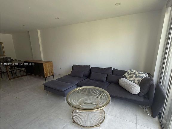 4th image of 2851 NE 183rd St APT 212E