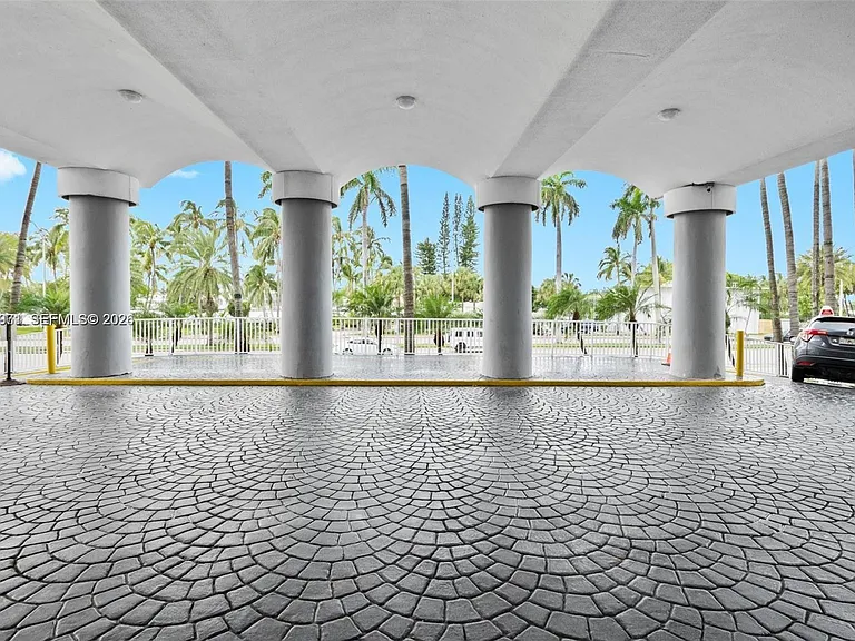 5401 Collins Ave #807 — Photo 35
