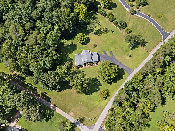 4th image of 574 Pine Creek Rd