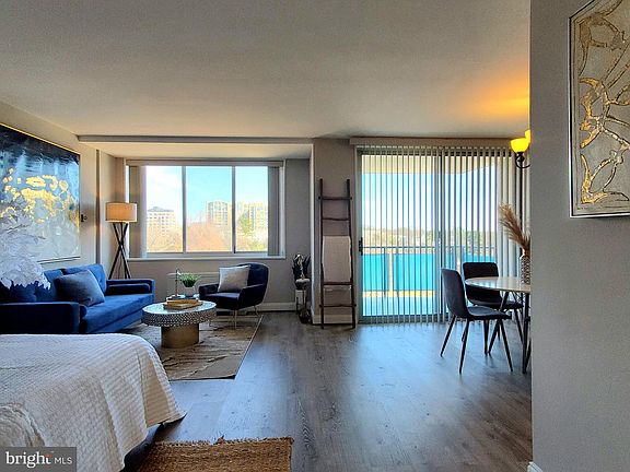 2nd image of 10401 Grosvenor Pl APT 719
