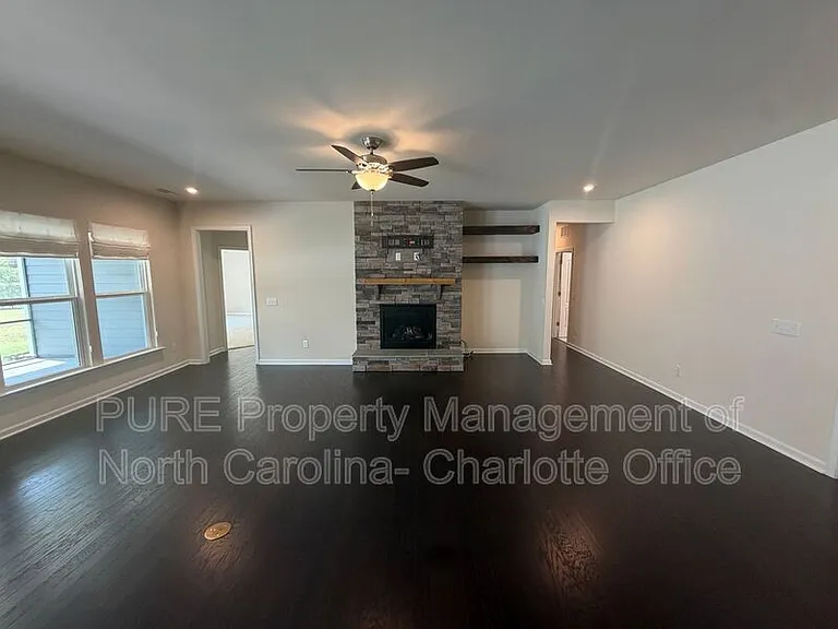 13818 Berkley Ave — Photo 5