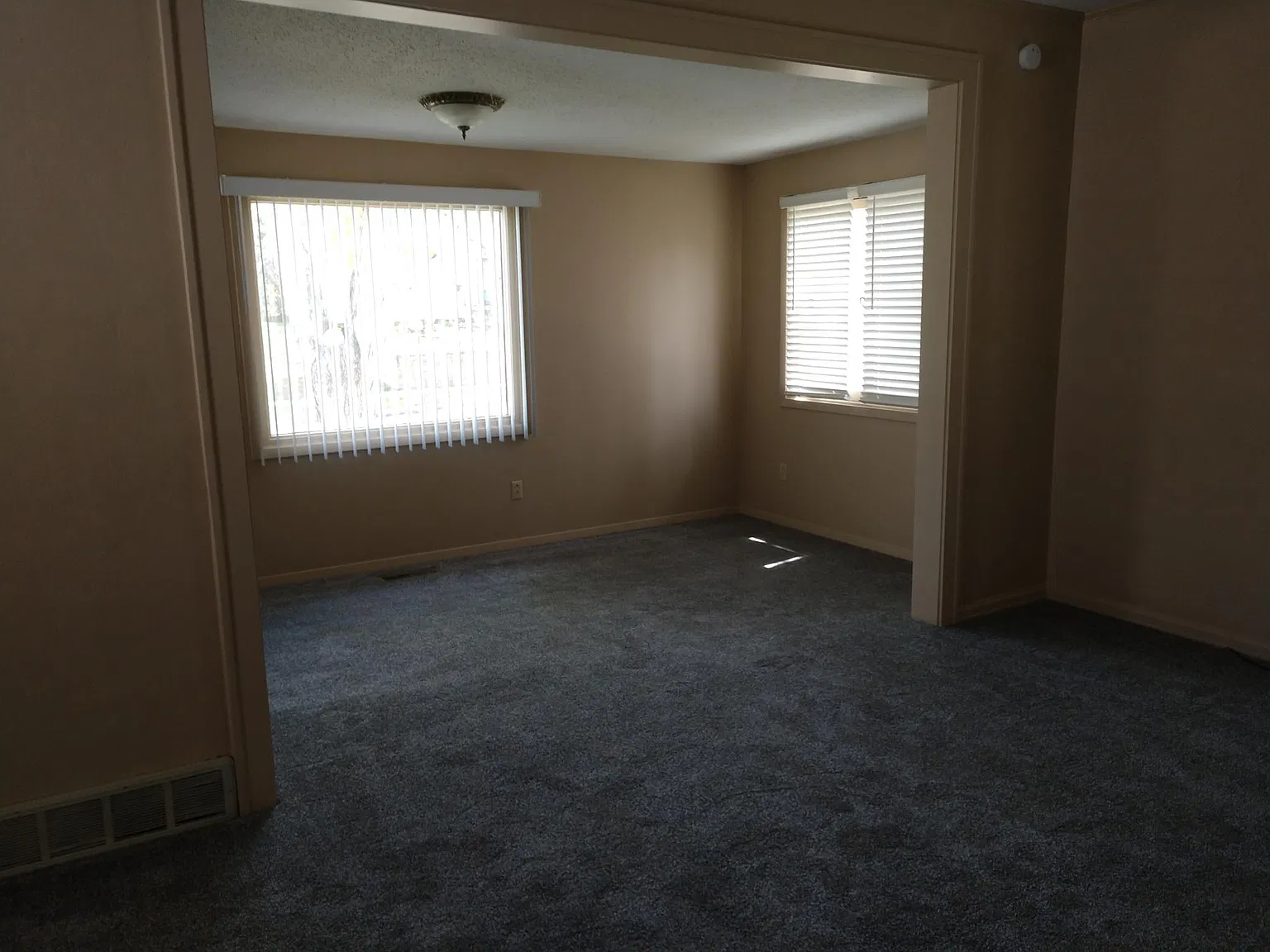 3 bed, 1500 sqft, $1,100 — Photo 2