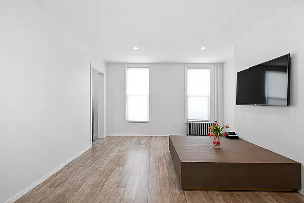 Rented by True Real Estate Group | media 18