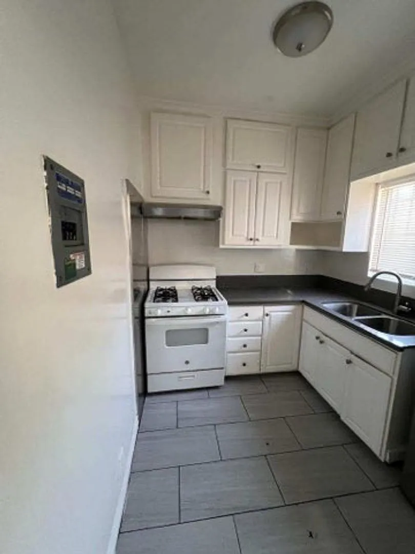 Studio, 1.0 bath, $1,600 — Photo 4