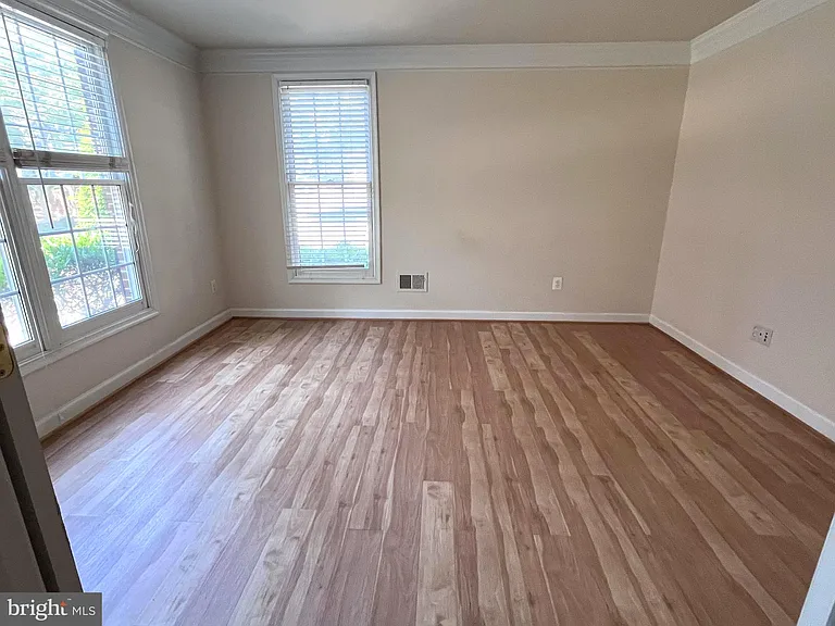 1601 Leeds Castle Dr — Photo 3