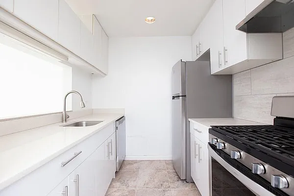 Sold by RELO REDAC INC. | media 5