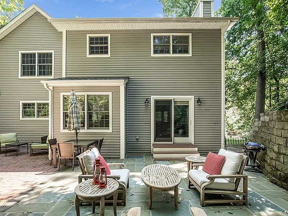 4th image of 70 McCouns Ln