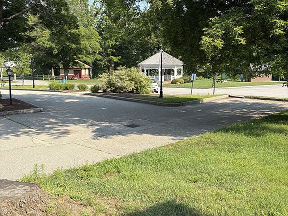 4th image of 874 Main St #1