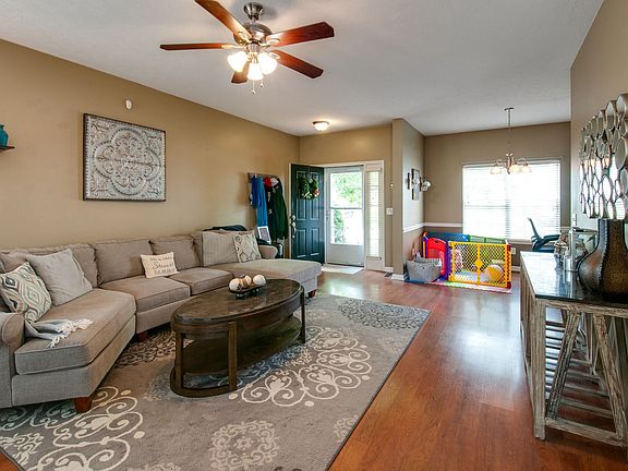 4th image of 2131 Melody Dr