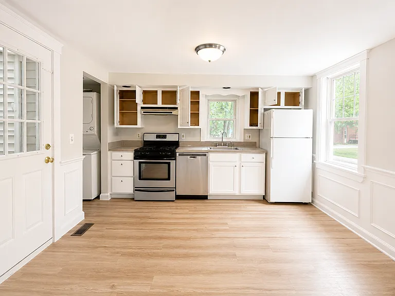 289 Granite St — Photo 3