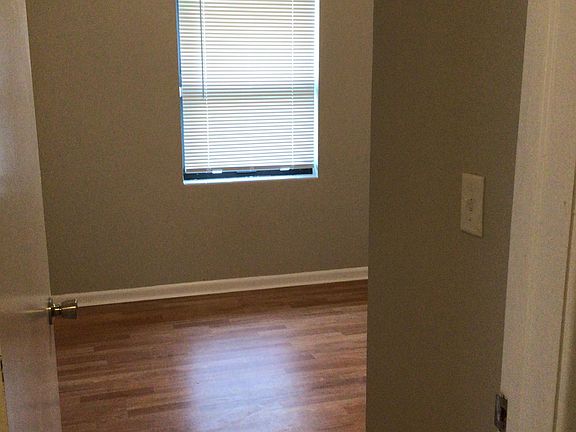 5th image of 4041 Loys Dr