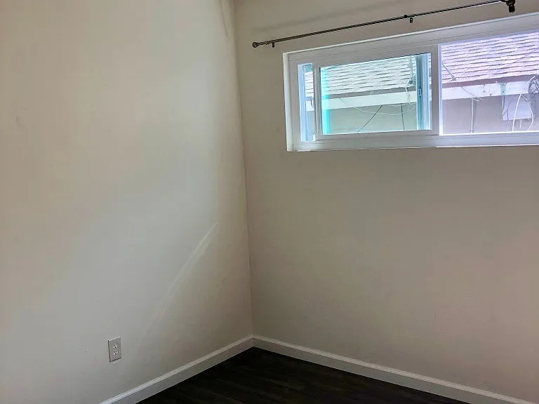3059 Hawthorn St — Photo 12