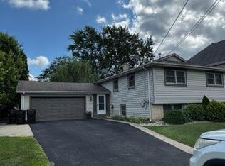 393 Grand Ave, Lake Zurich, IL