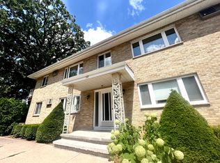 12 W 21st Ave #B, Oshkosh, WI 54902