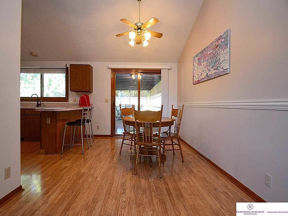 Cathedral ceiling and access to 3 season porch