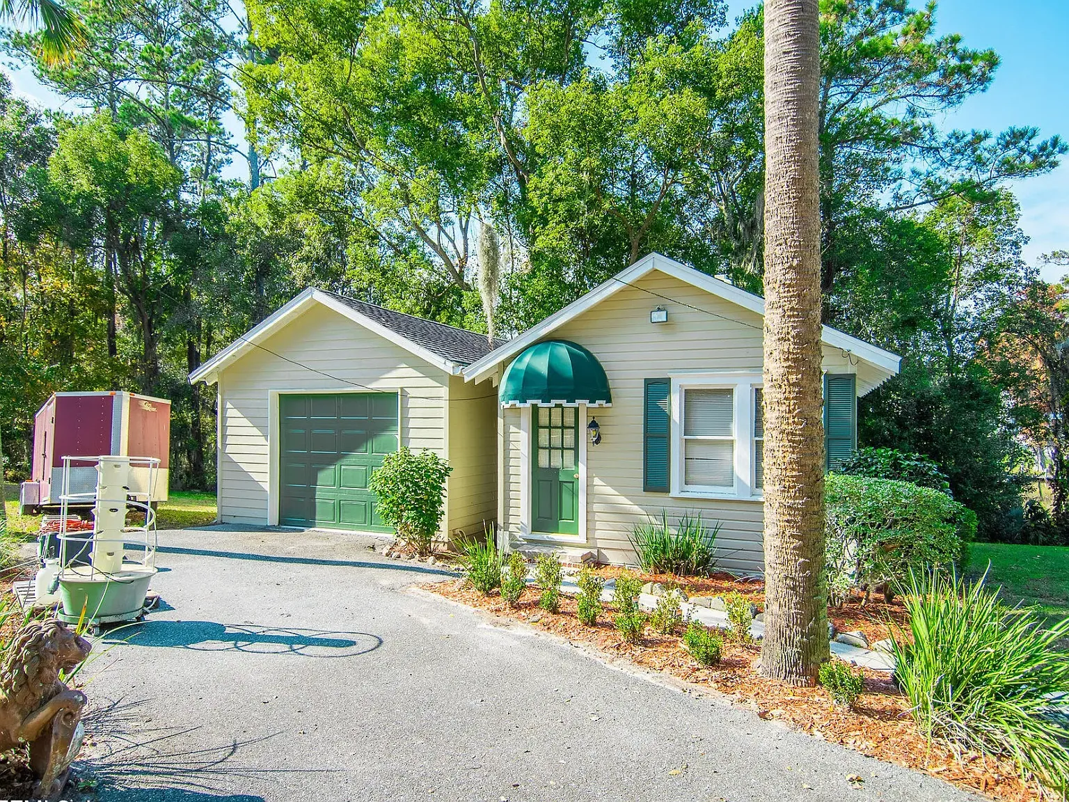 Studio, 650 sqft, $1,595 — Photo 3