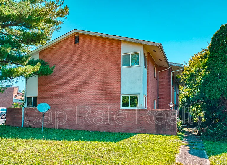 26 S Hampton Rd #D — Photo 17