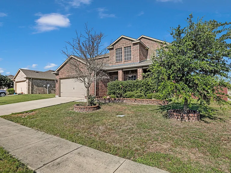 2138 Meadow View Dr — Photo 2
