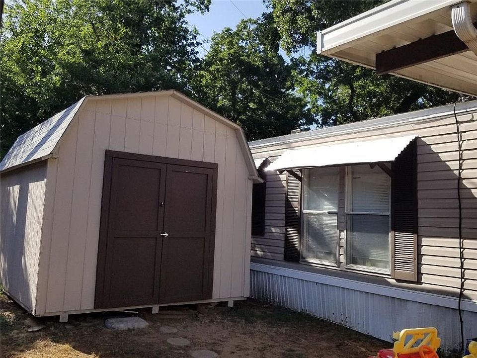 2nd image of 1022 Royal Cir