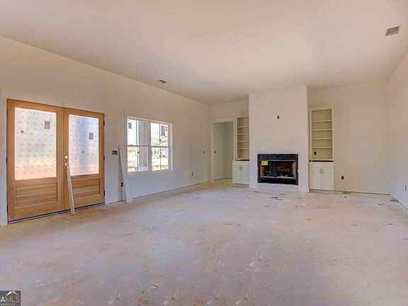 3rd image of 108 Woodcrest Dr